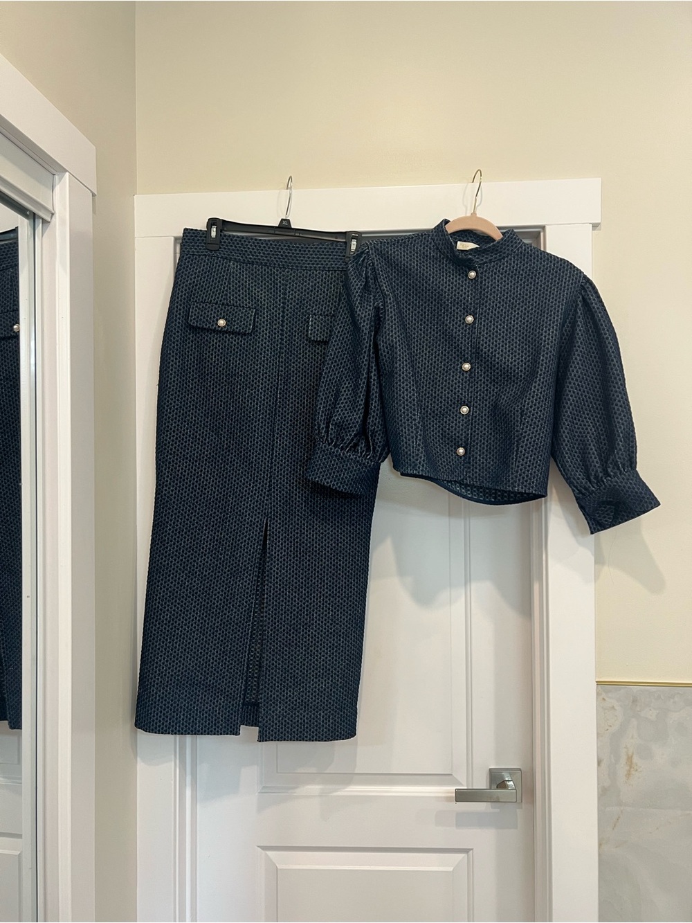 Cropped Puff-Sleeve Button Front Skirt Suit in Navy - Picture 2 of 10